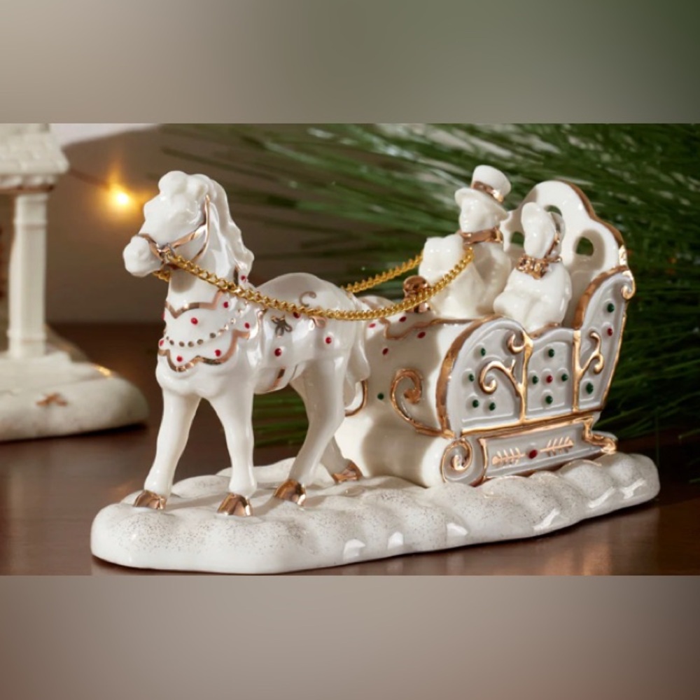 Lenox Mistletoe Park Collection: Ivory and Gold Sleigh with Horse *Vaulted 2007